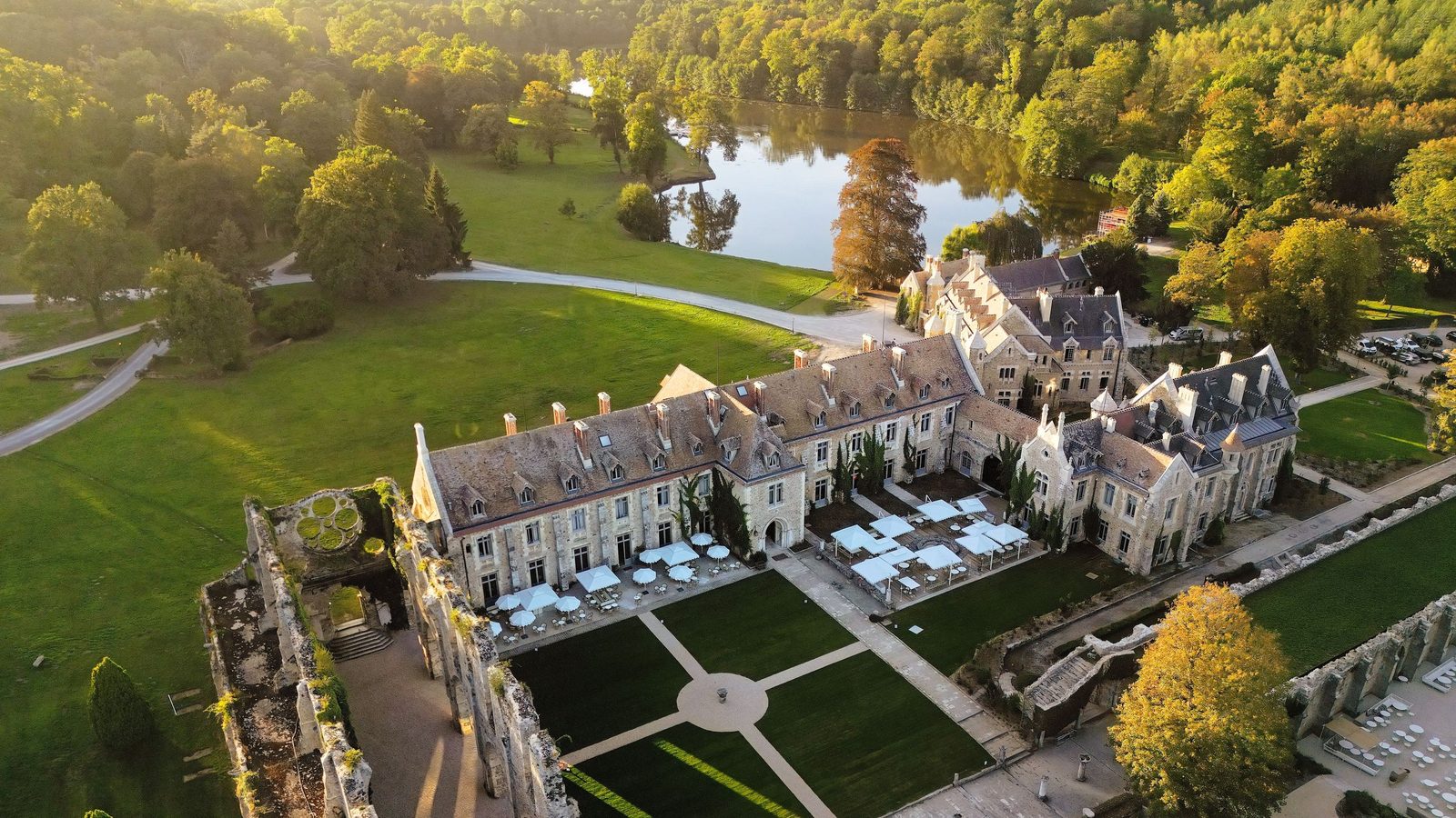 Abbaye des Vaux de Cernay interior
