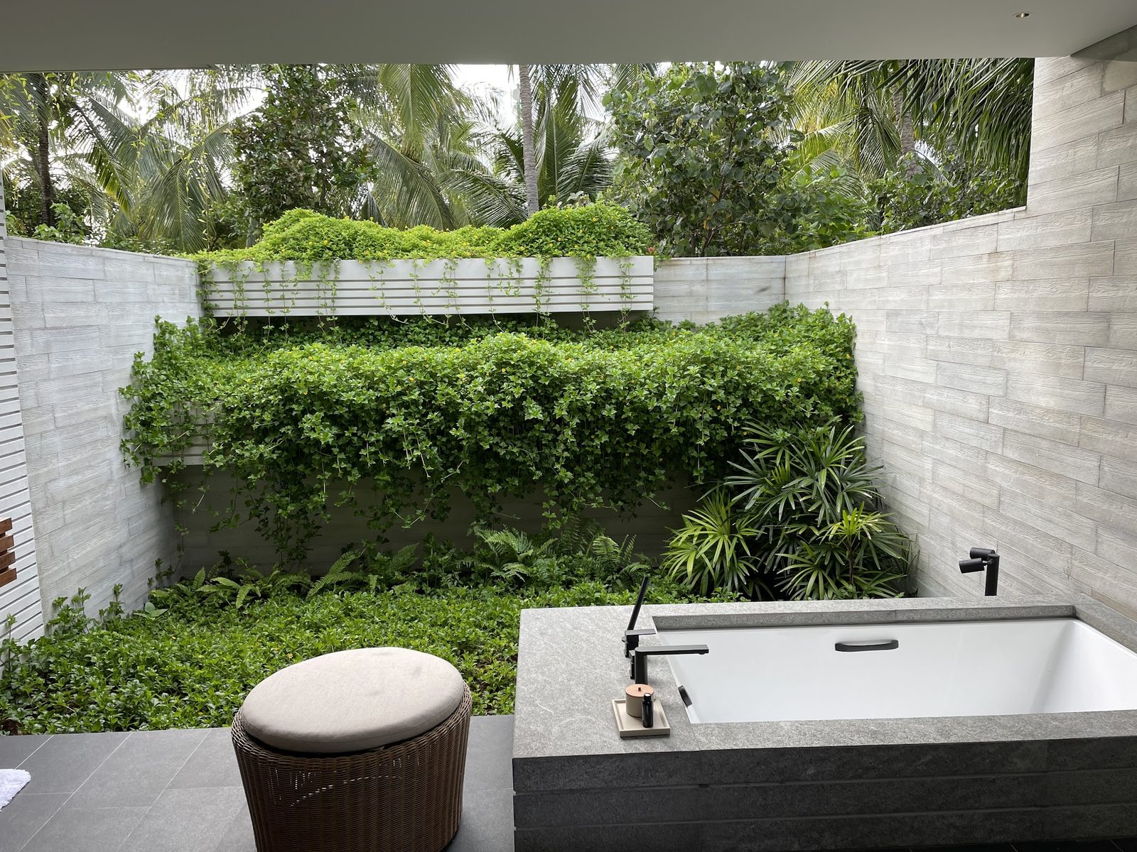 Alila Kothaifaru Maldives interior