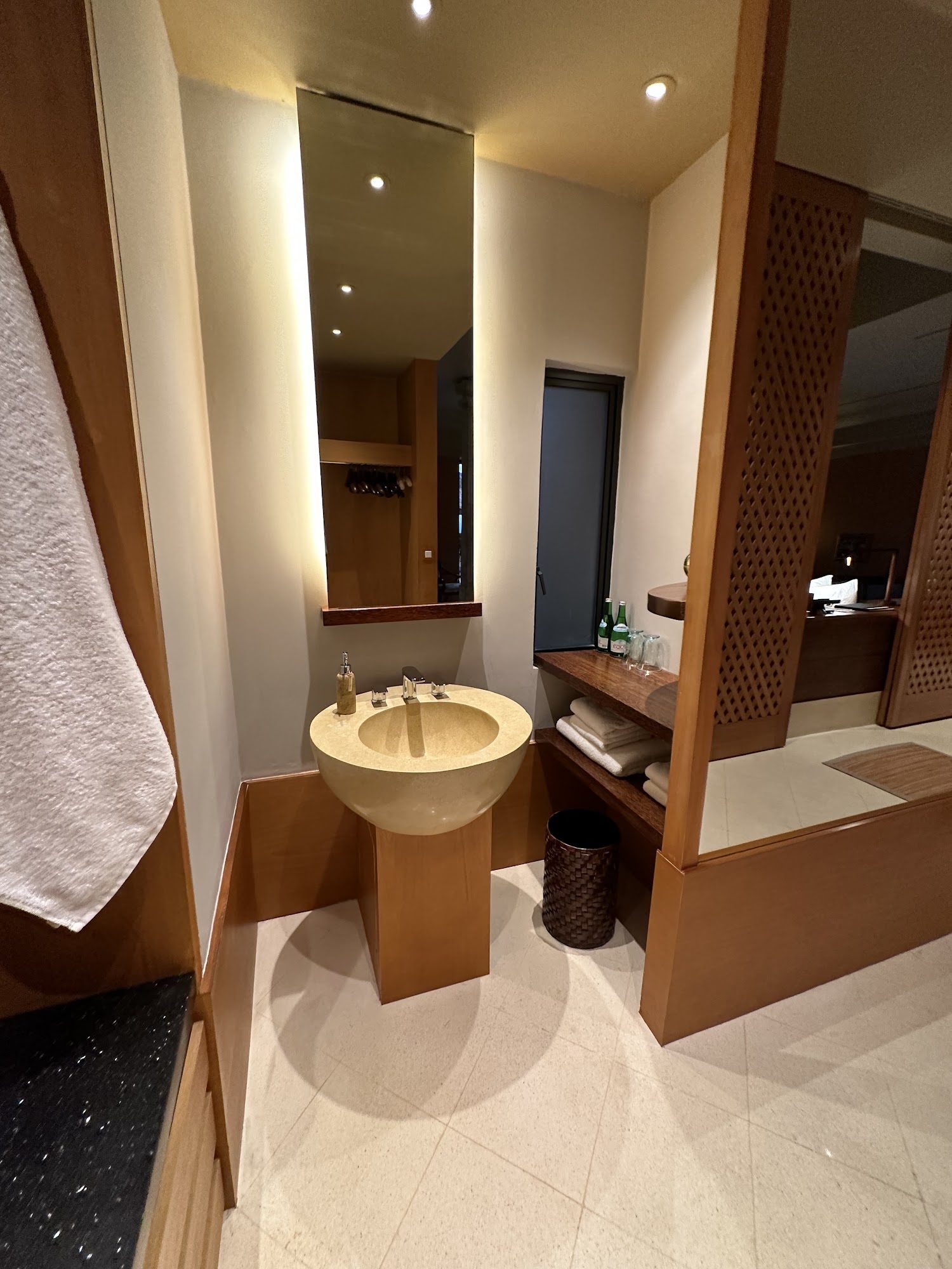 Amanjiwo interior