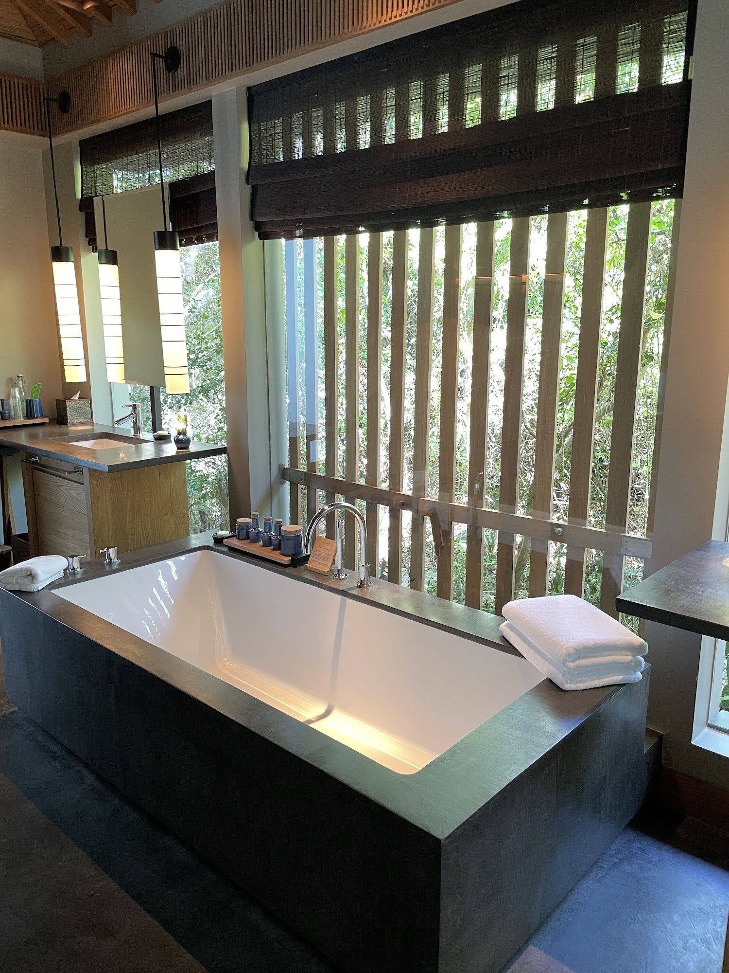 Amanoi interior