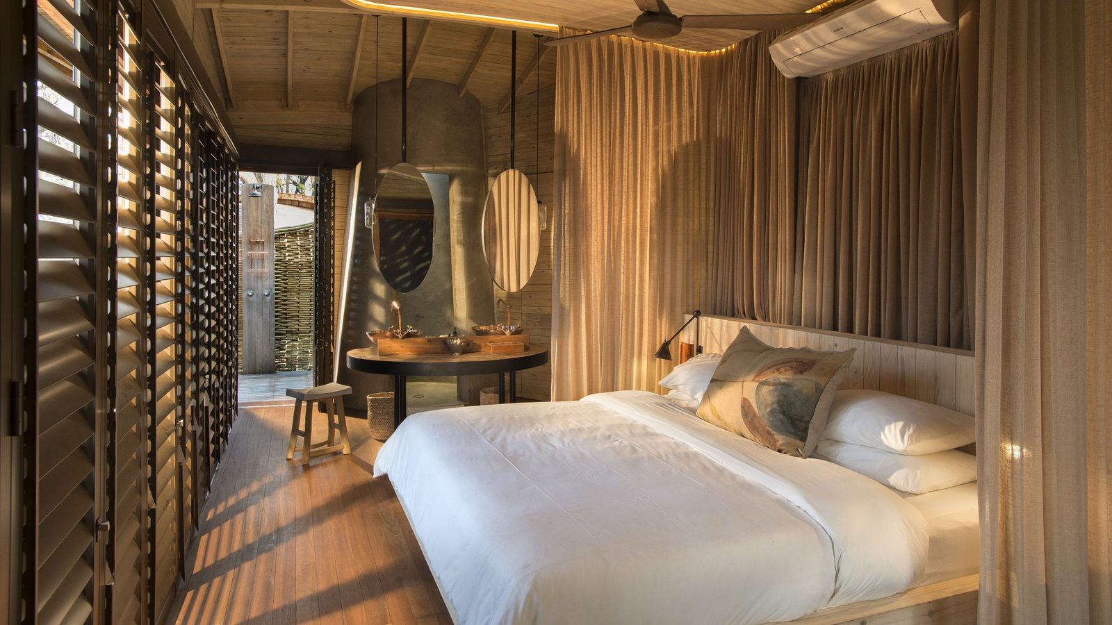 andBeyond Sandibe Okavango Safari Lodge interior