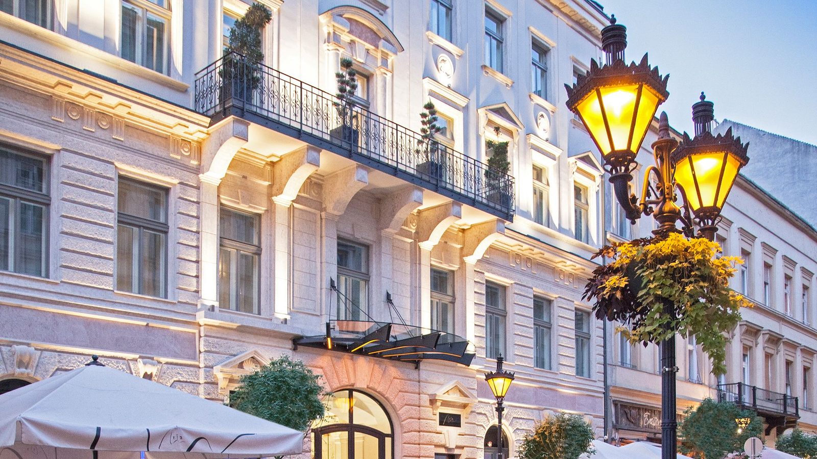 Aria Hotel Budapest by Library Hotel Collection interior