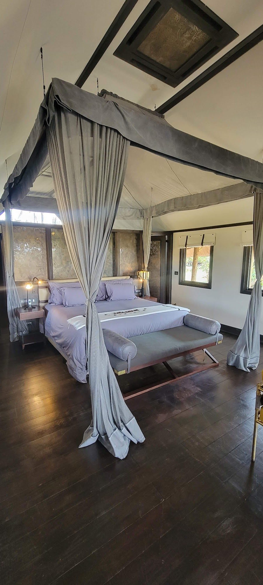 Belmond Safaris (Eagle Island Lodge) interior