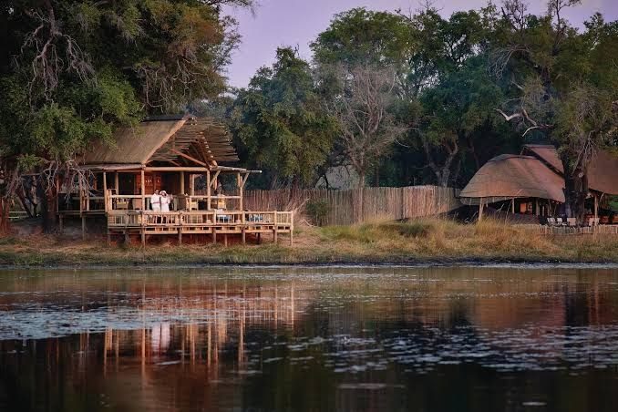 Belmond Safaris (Eagle Island Lodge)