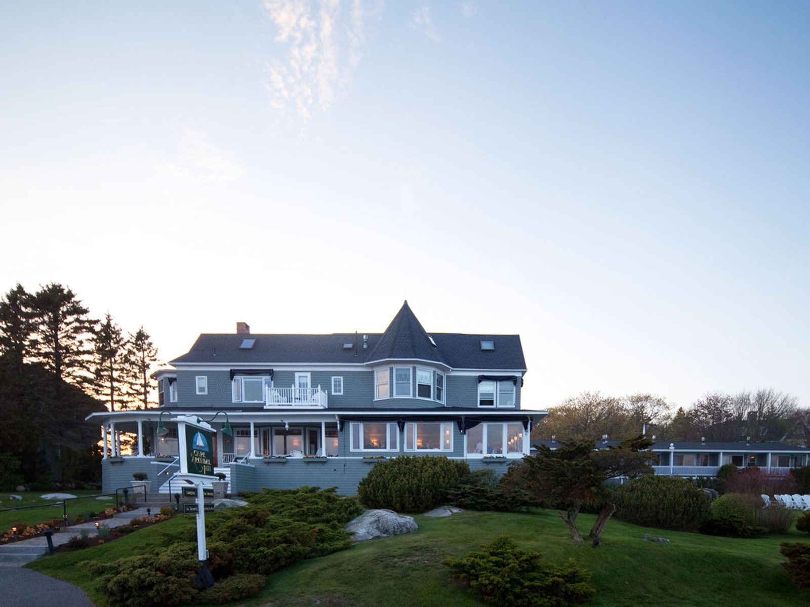 Cape Arundel Inn & Resort