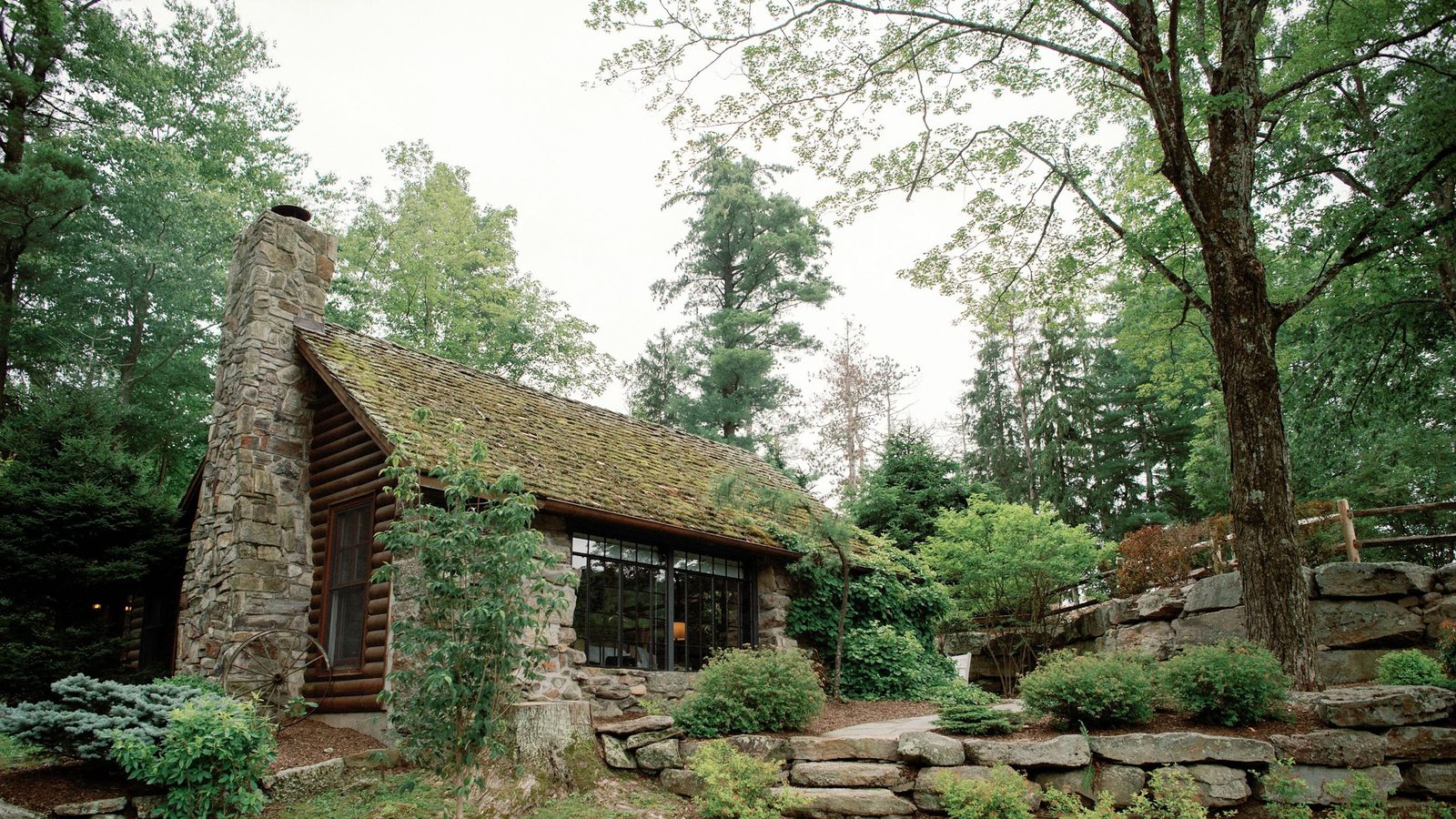 Cedar Lakes Estate interior