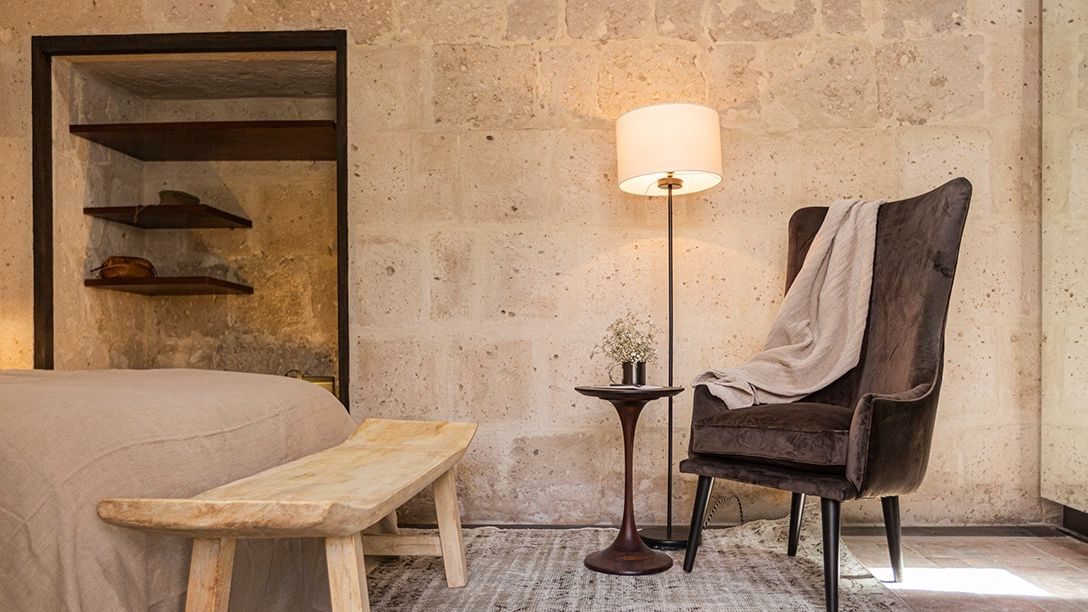 CIRQA - Relais & Châteaux interior