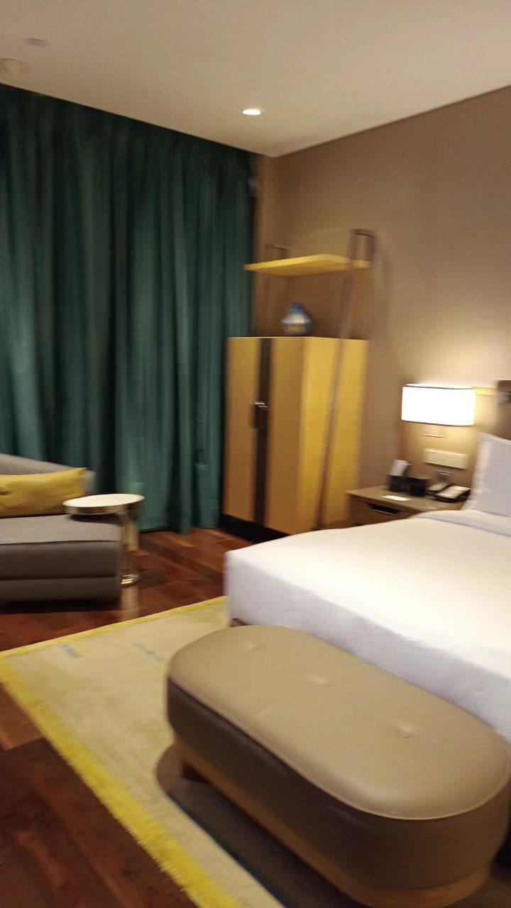 Conrad Pune interior