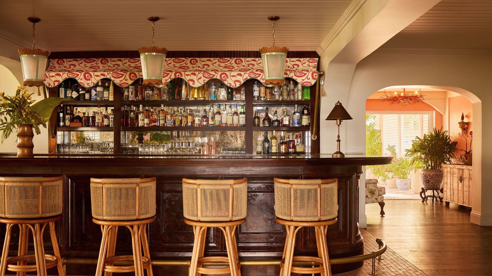 Coral Sands Inn & Cottages interior
