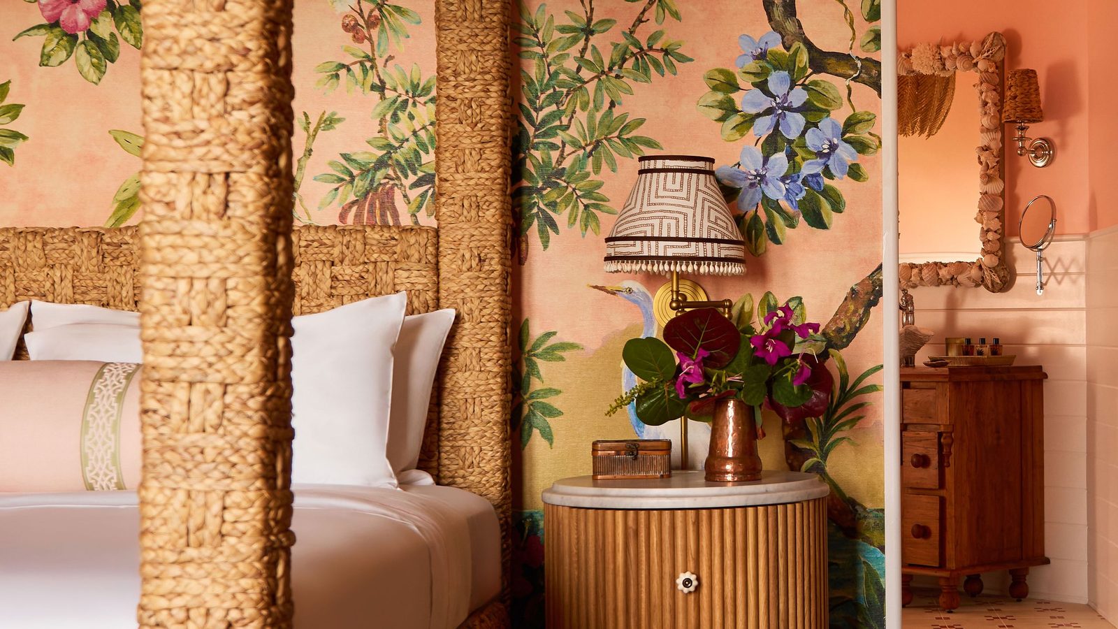 Coral Sands Inn & Cottages interior