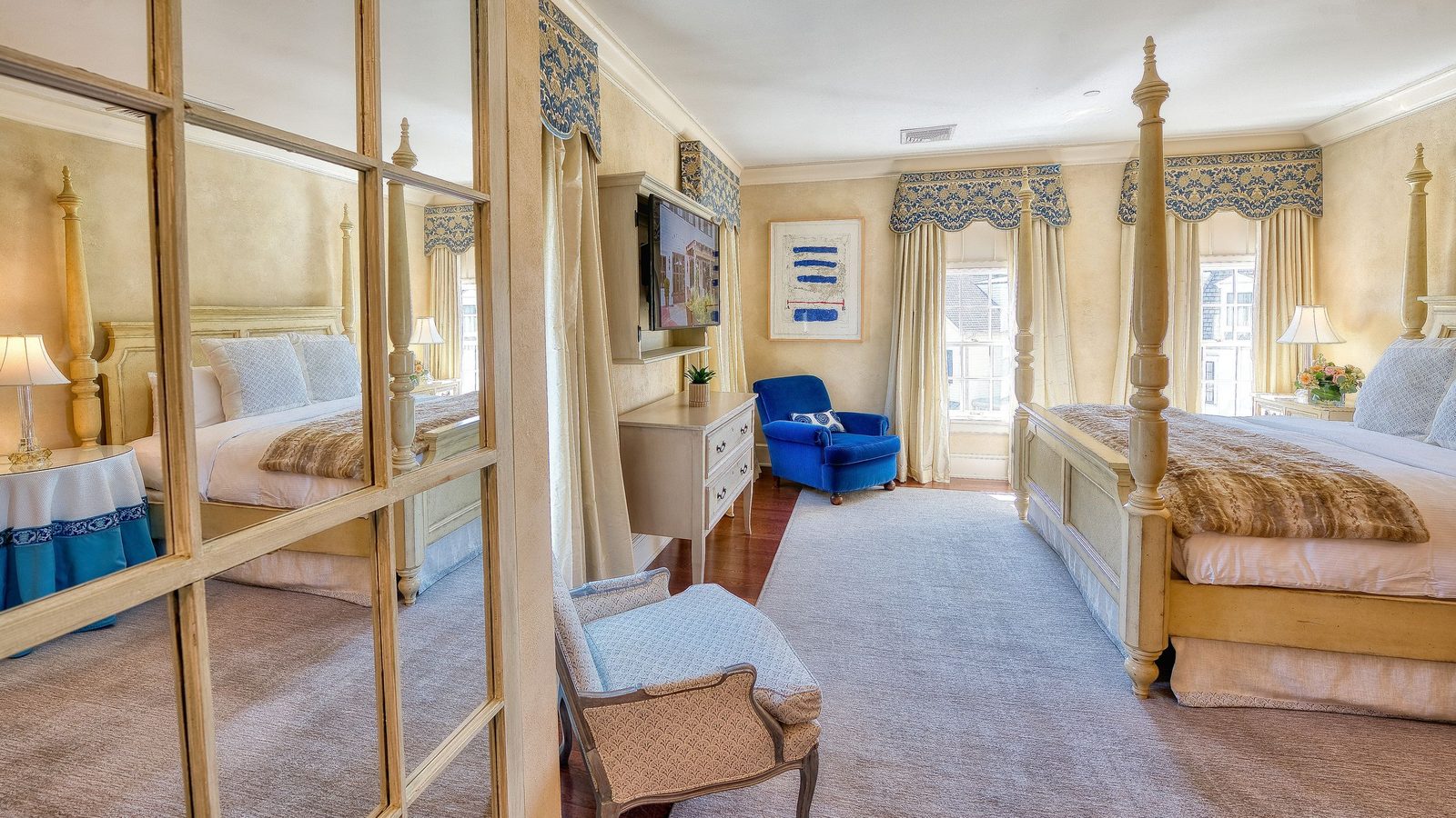 Delamar Southport interior