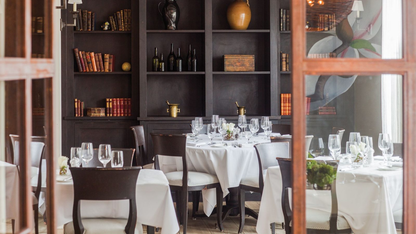 Delamar Southport interior
