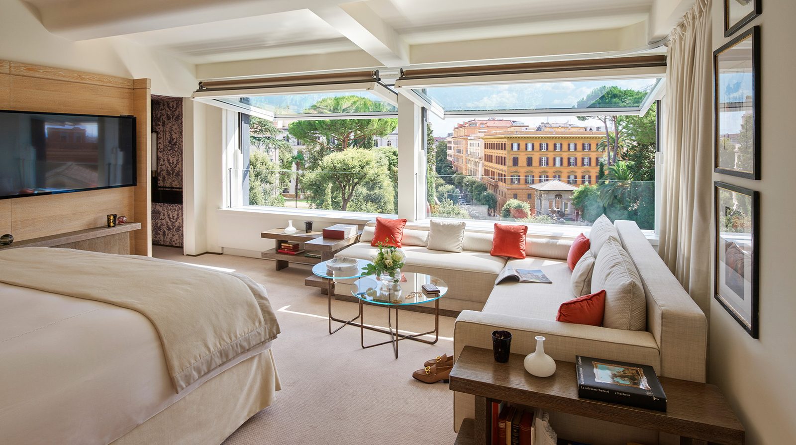 Hotel Eden interior