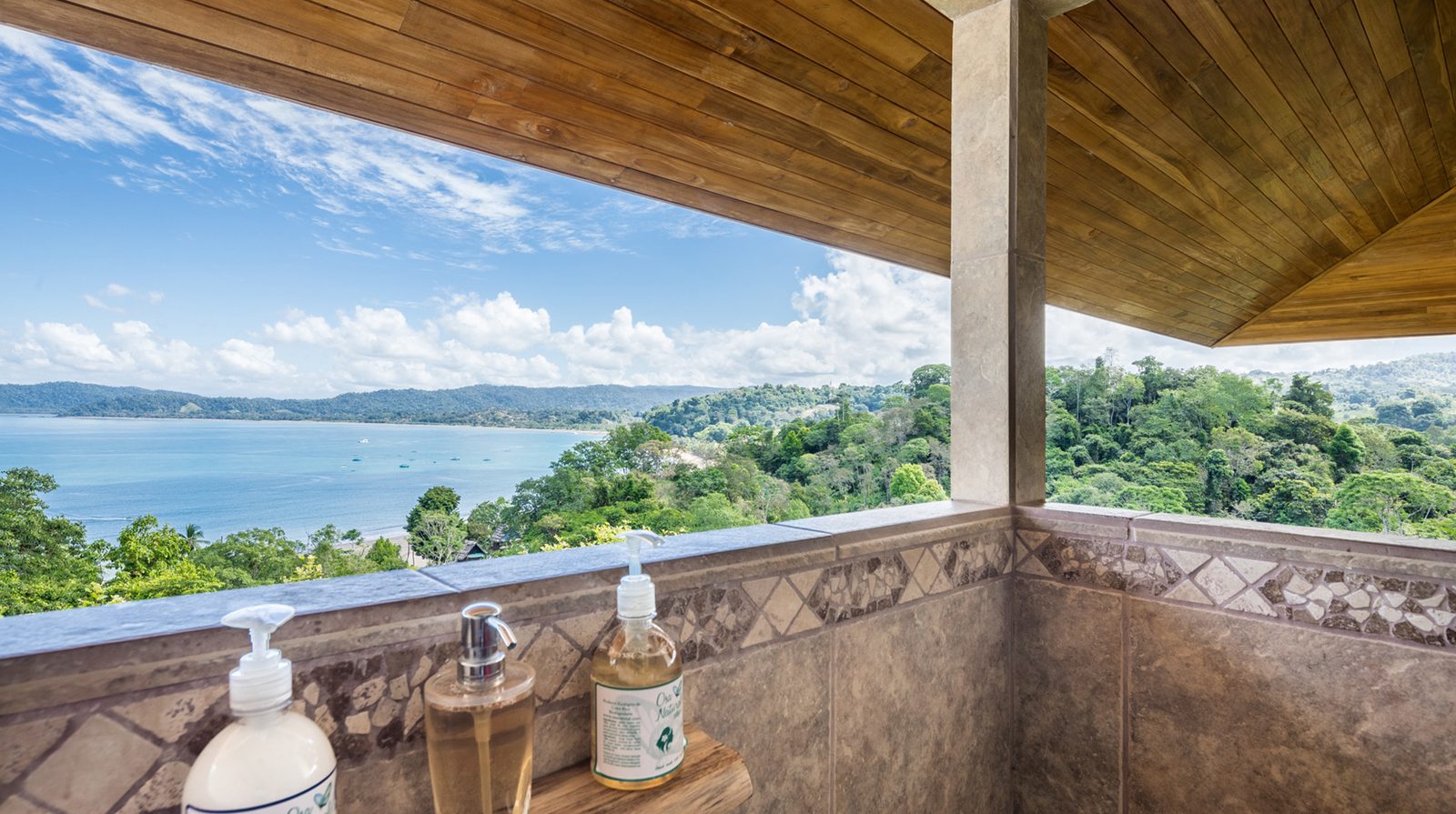 Drake Bay Getaway Resort interior