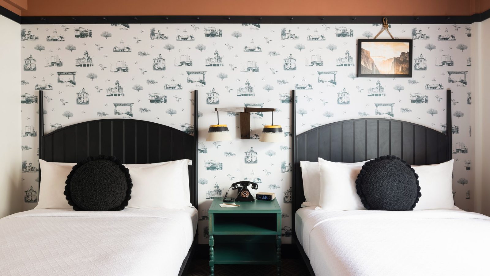 El Capitan Hotel interior