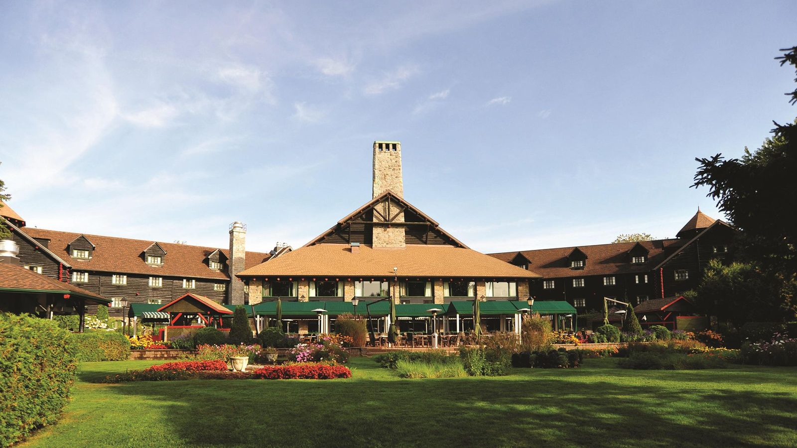 Fairmont Le Château Montebello interior