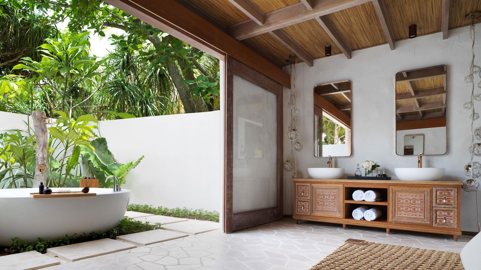 Fairmont Maldives Sirru Fen Fushi interior