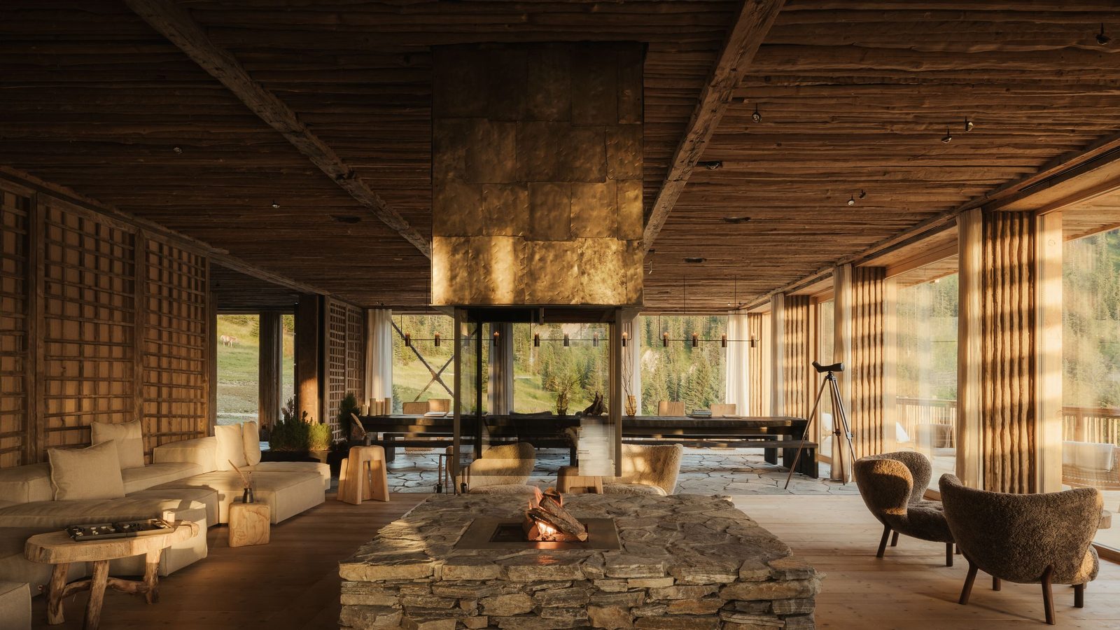 First In: Eriro Alpine Hide, Ehrwald interior