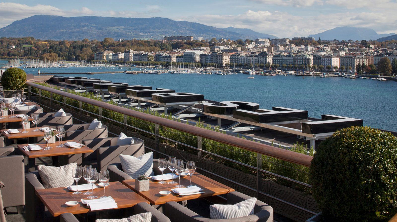 Four Seasons Hotel des Bergues Geneva interior