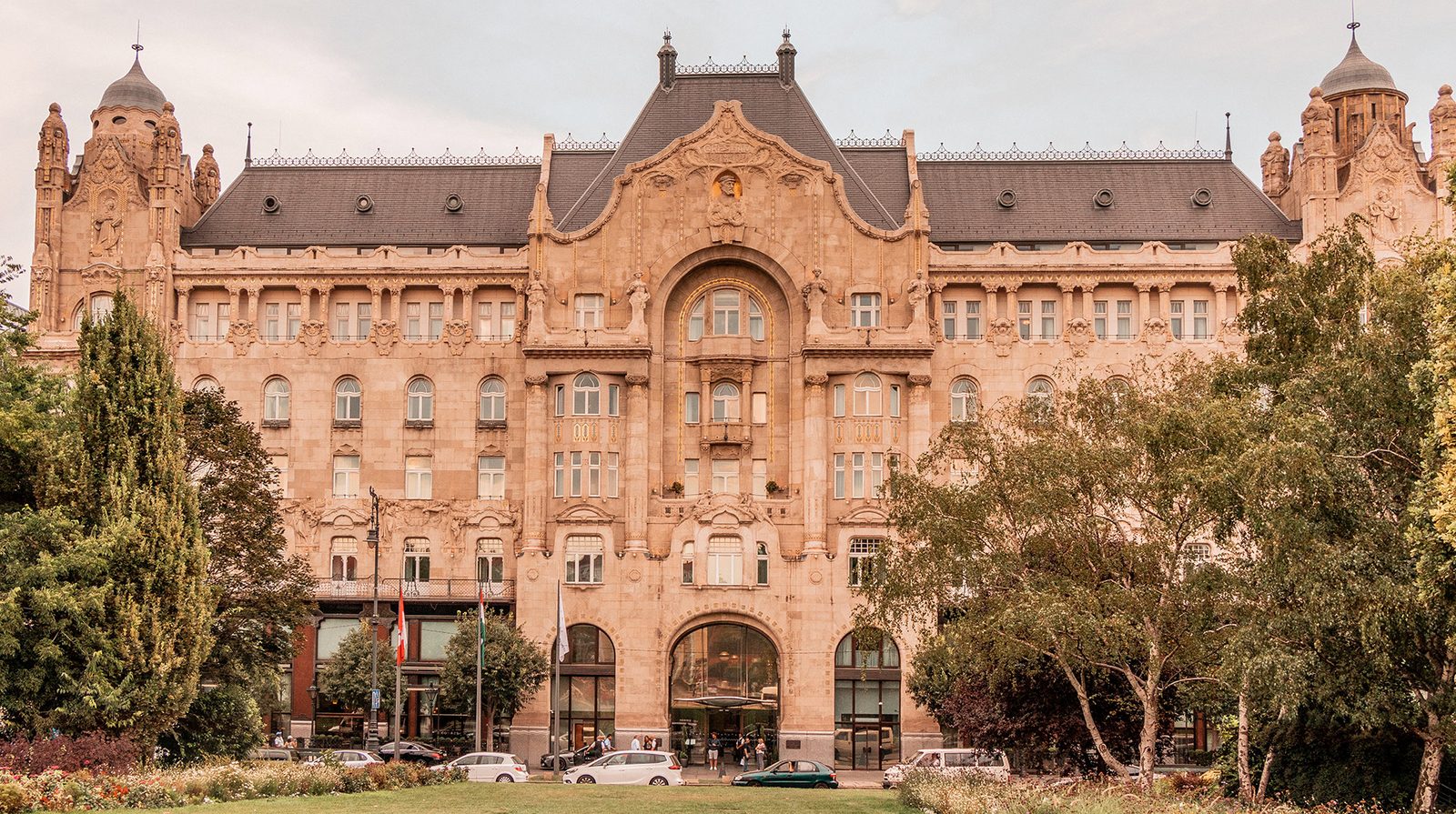 Four Seasons Hotel Gresham Palace Budapest interior