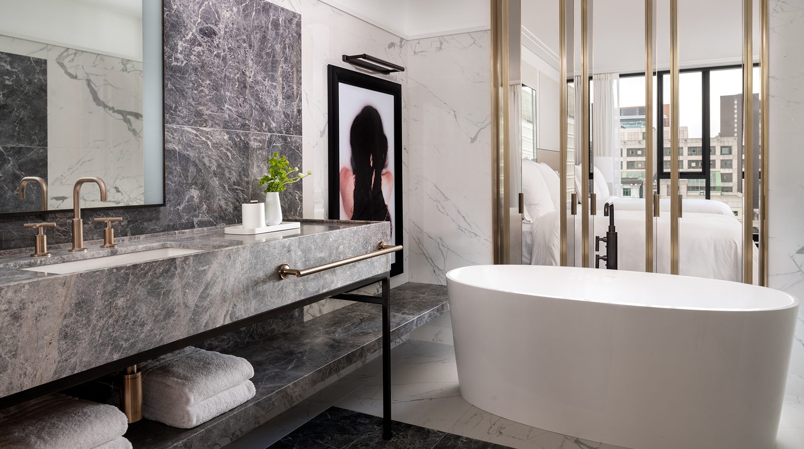 Four Seasons Hotel Montreal interior