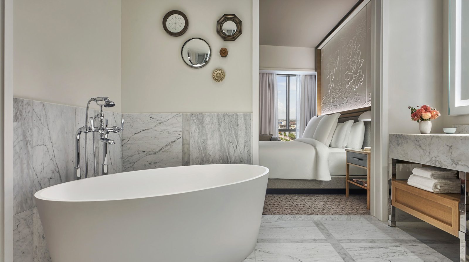Four Seasons Hotel New Orleans interior