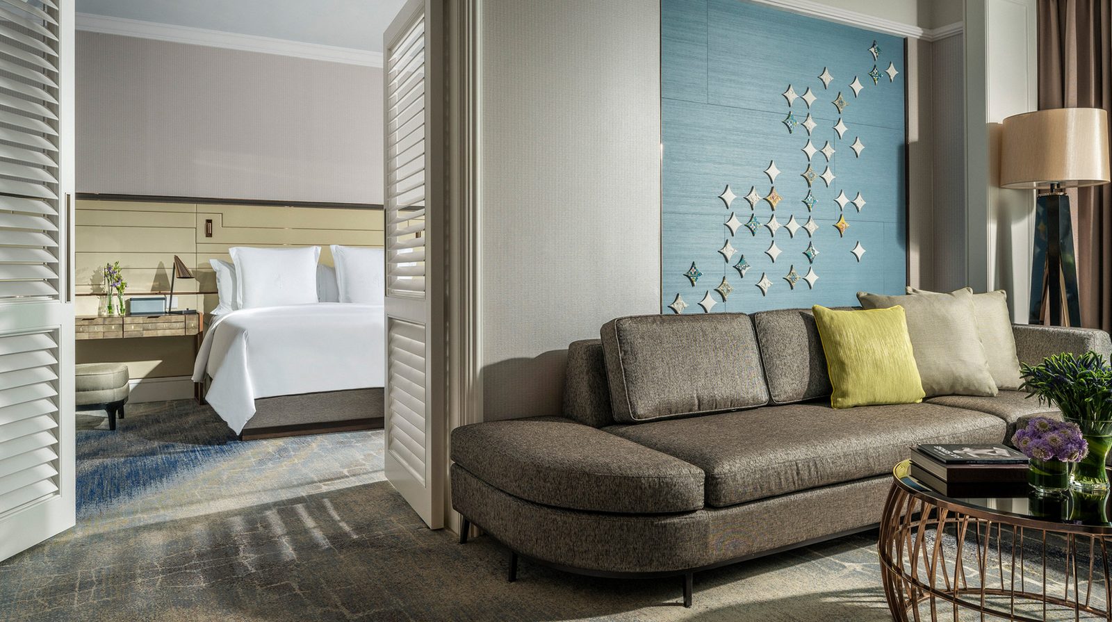 Four Seasons Hotel Singapore interior