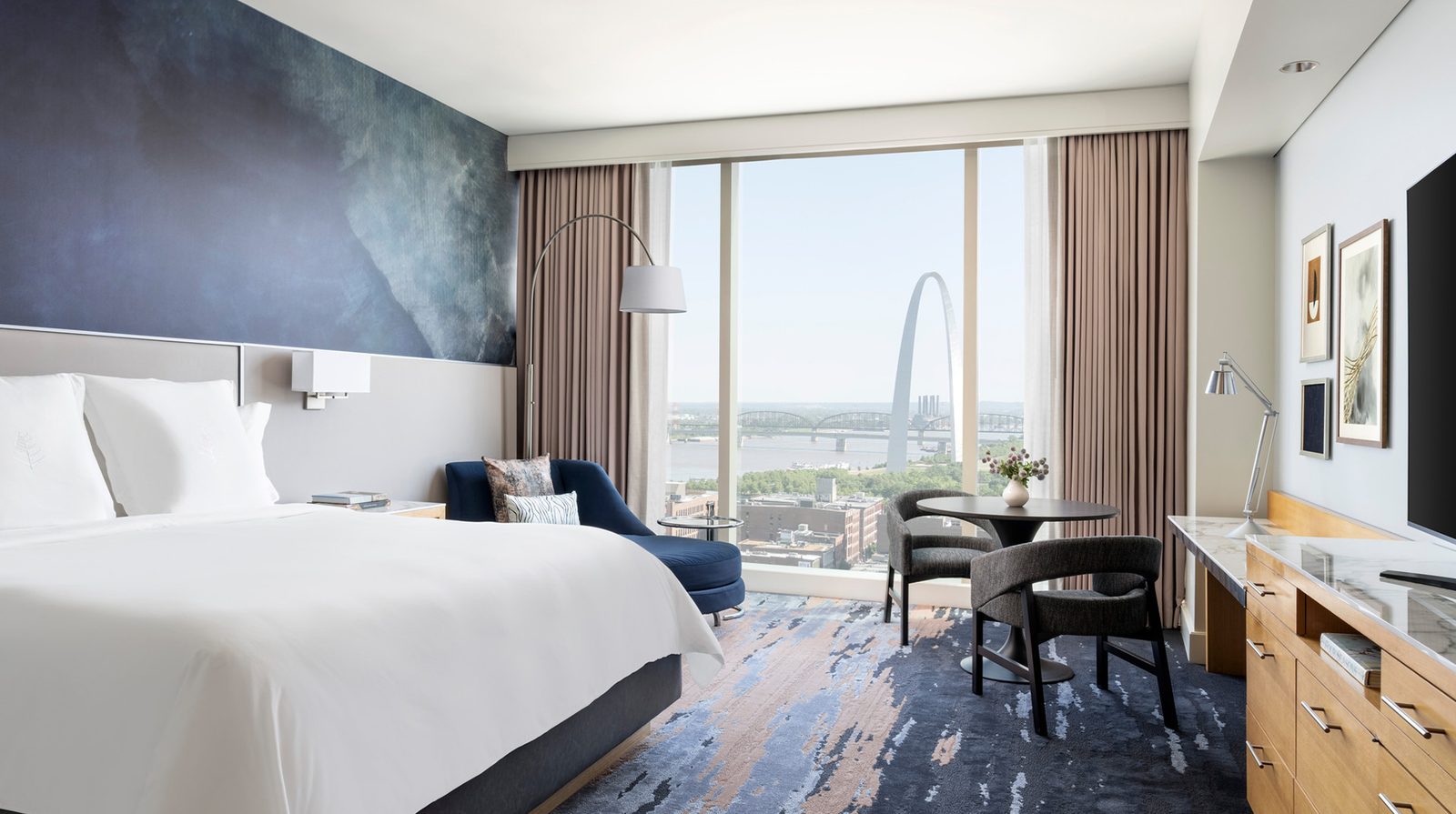 Four Seasons Hotel St. Louis interior
