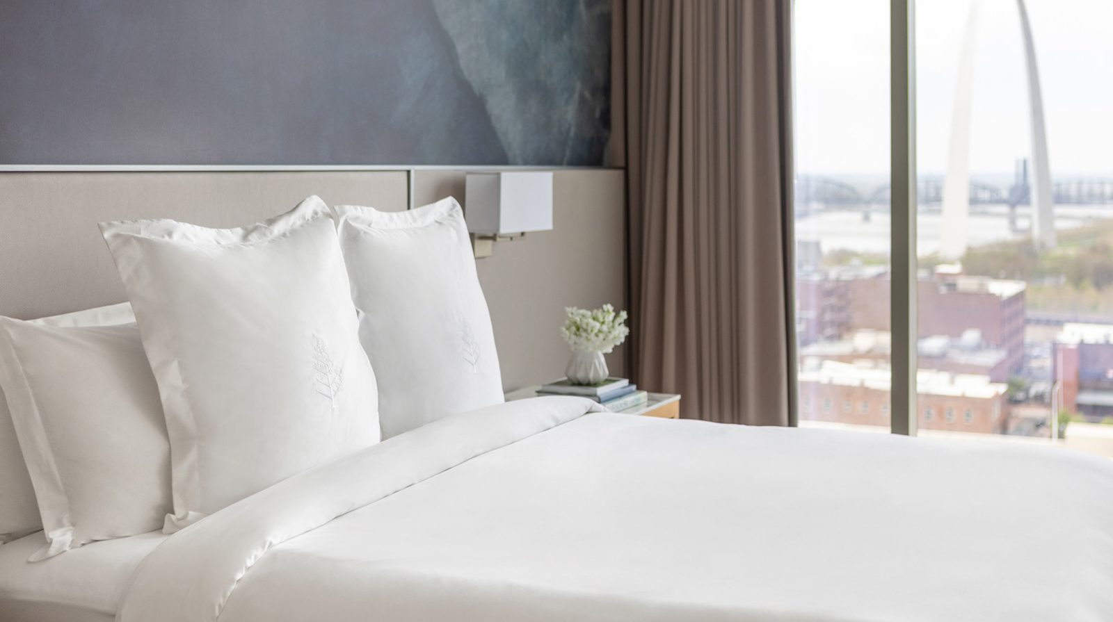 Four Seasons Hotel St. Louis interior