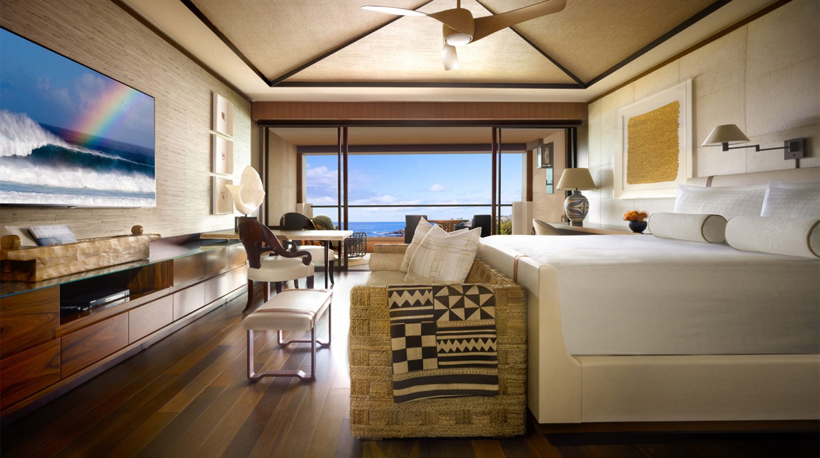 Four Seasons Resort Lanai interior