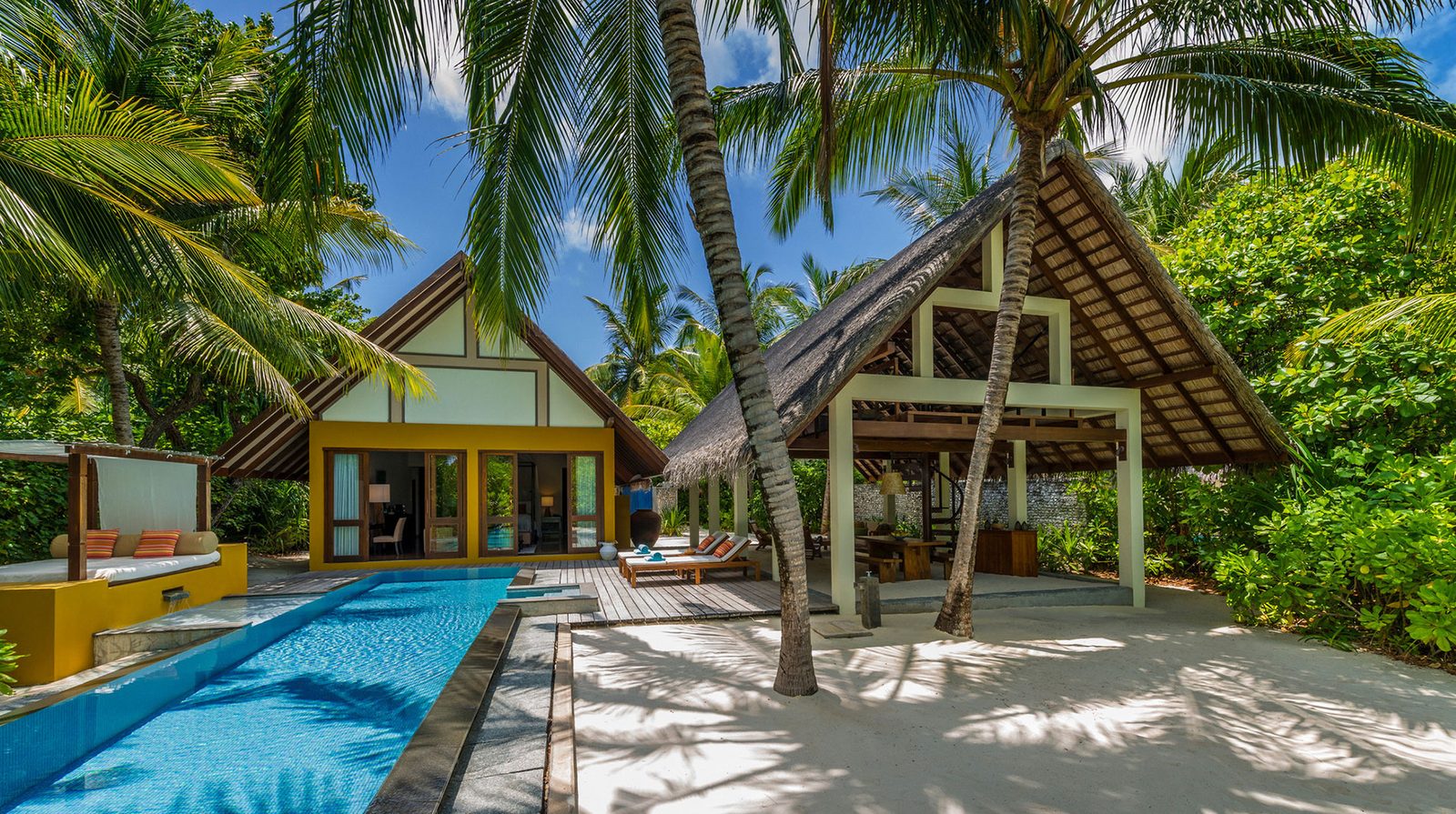 Four Seasons Resort Maldives at Landaa Giraavaru interior