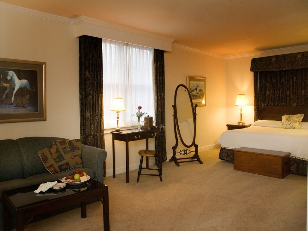 Harraseeket Inn interior