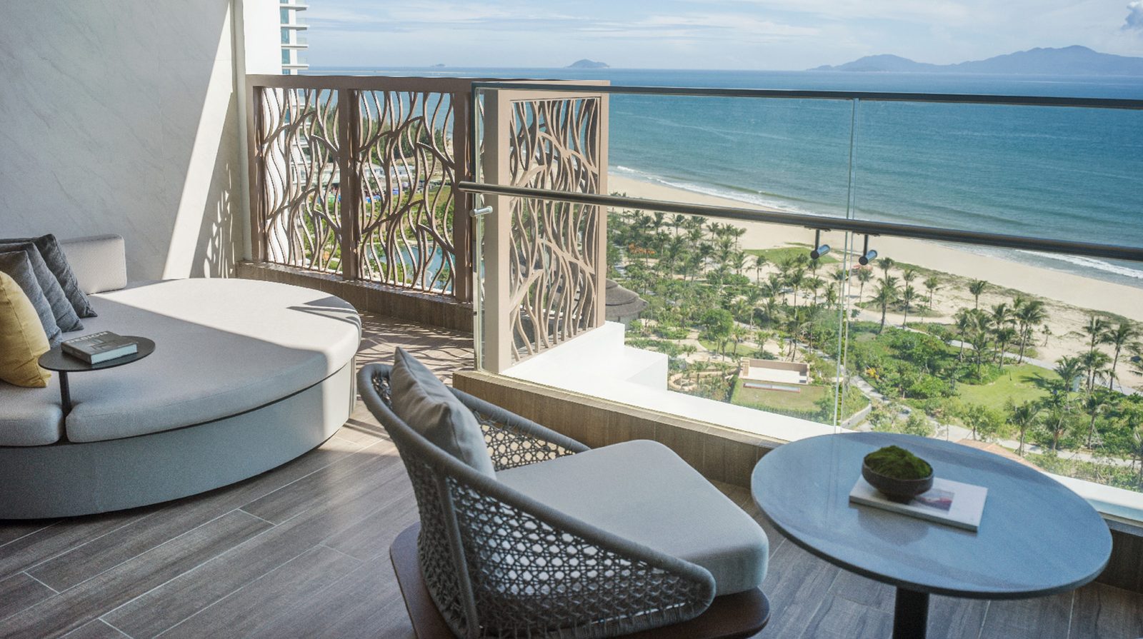 Hoiana Hotel & Suites interior