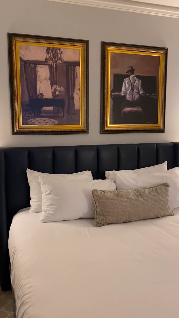 Hotel Carmichael interior