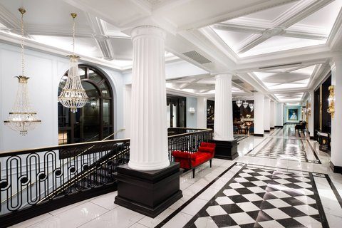 Hotel Carmichael interior