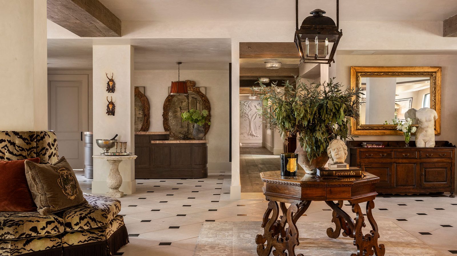 Hotel Granduca Austin interior