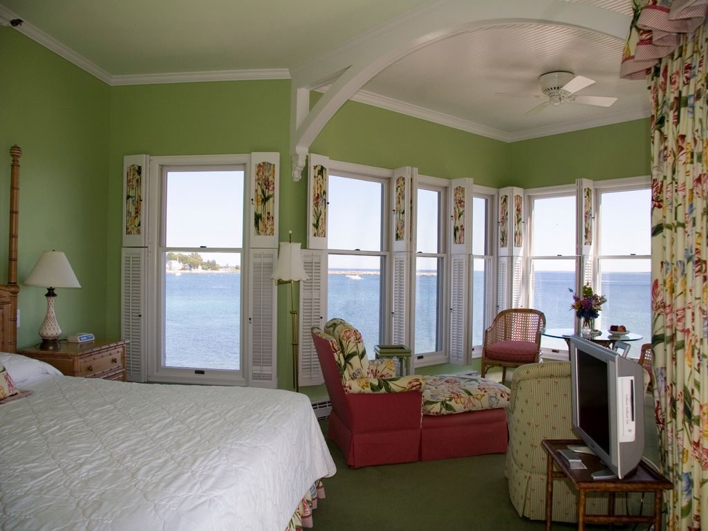 Hotel Iroquois interior