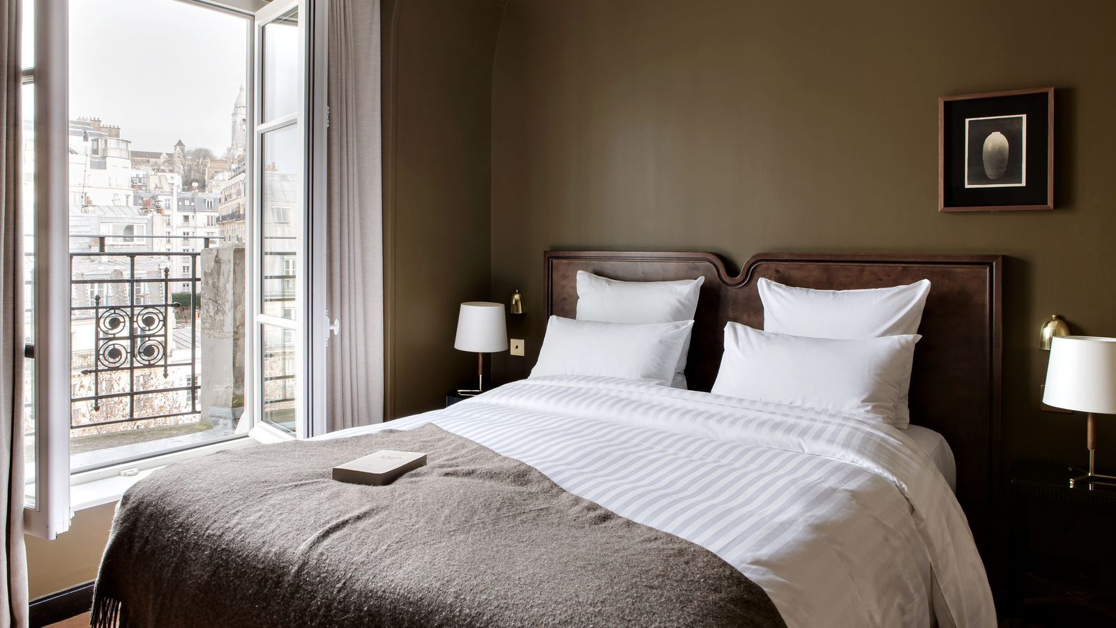 Hotel Rochechouart interior