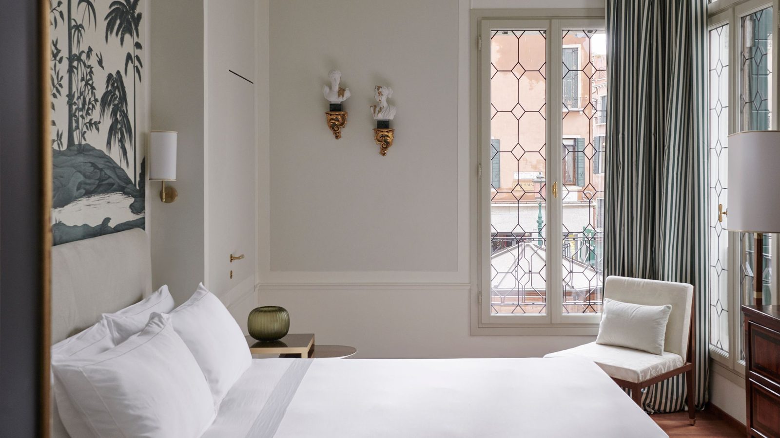 Hotel Violino d’Oro: First In interior