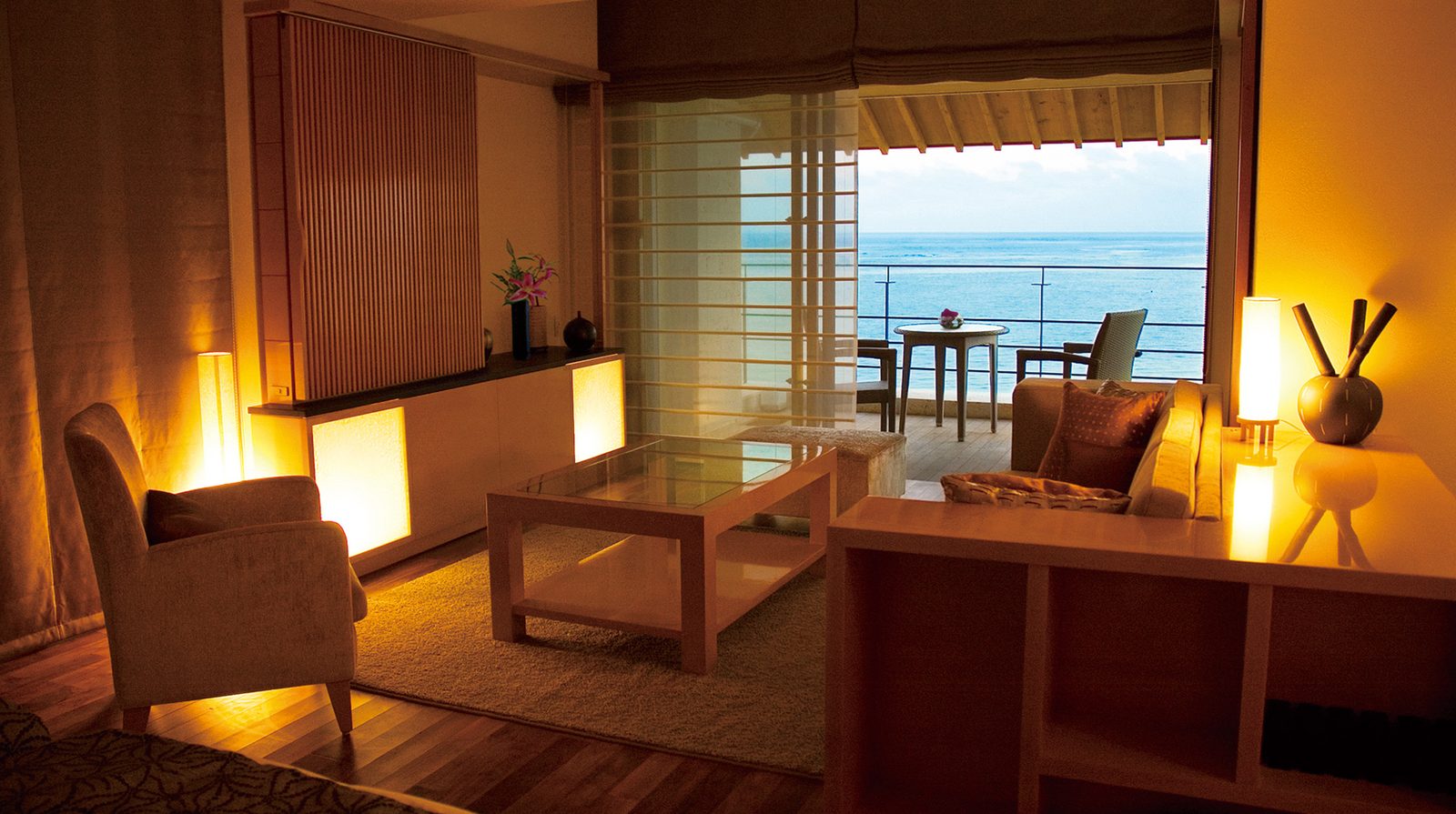 Hyakuna Garan interior