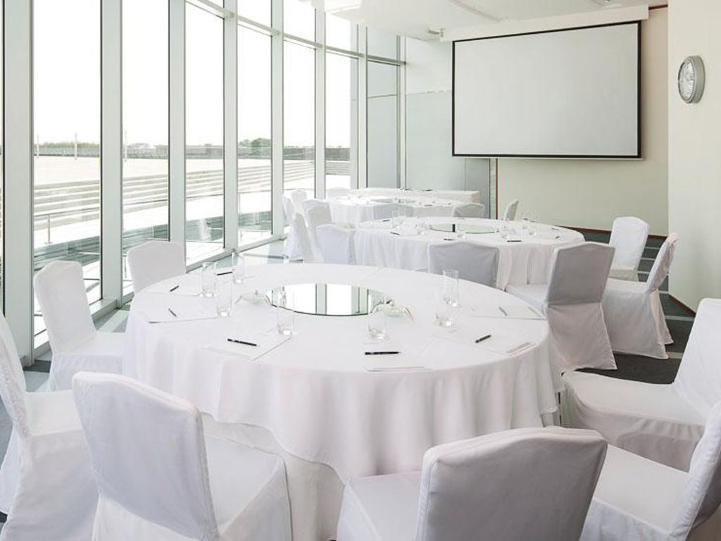 Jumeirah Emirates Towers interior