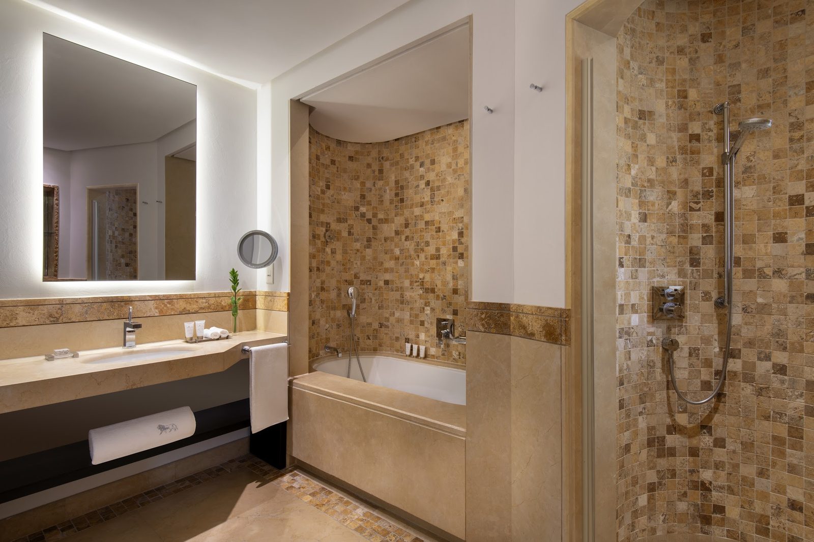 Kempinski Hotel Ishtar Dead Sea interior