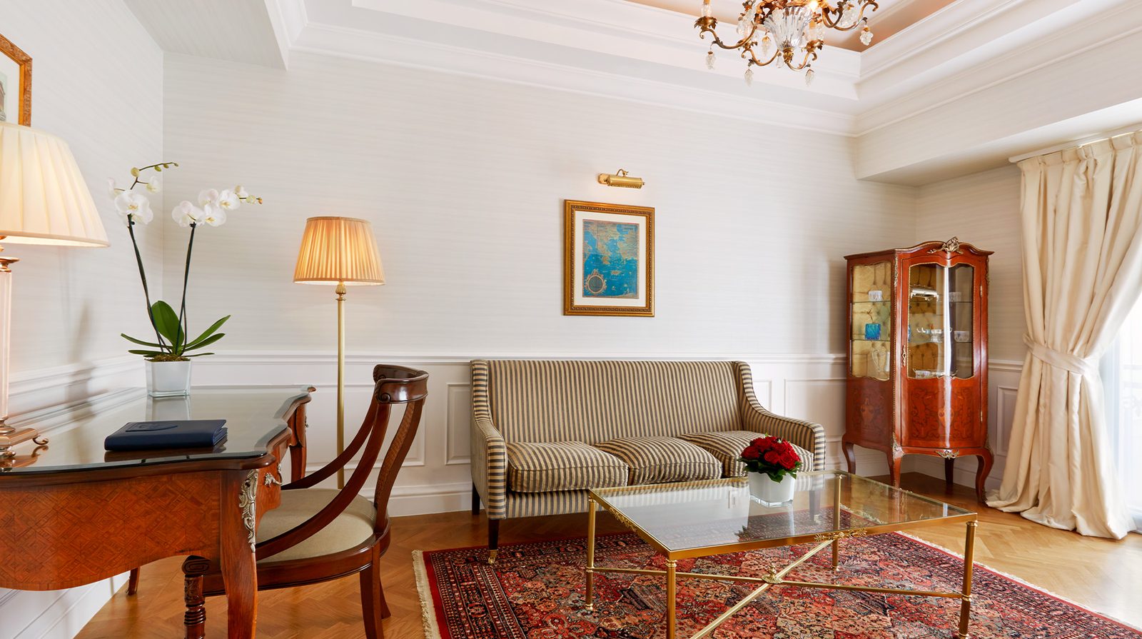 King George, Athens interior