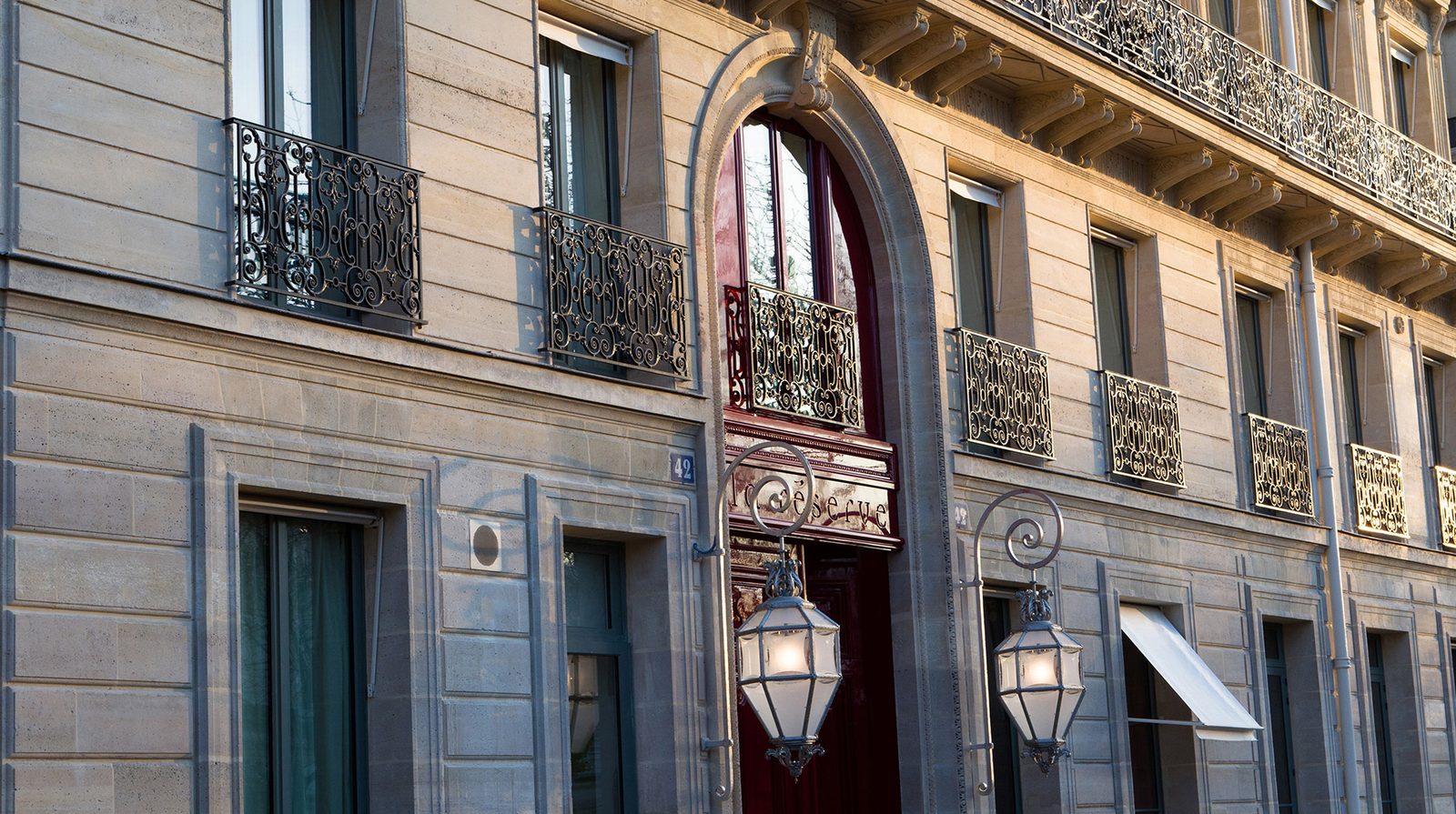 La Réserve Paris interior
