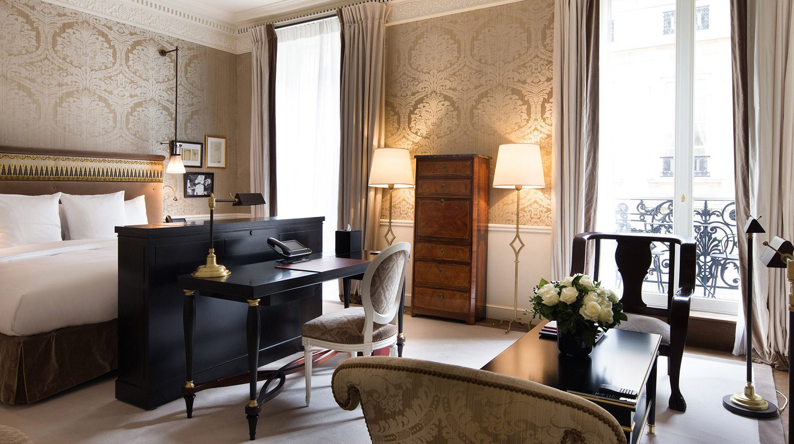 La Réserve Paris interior