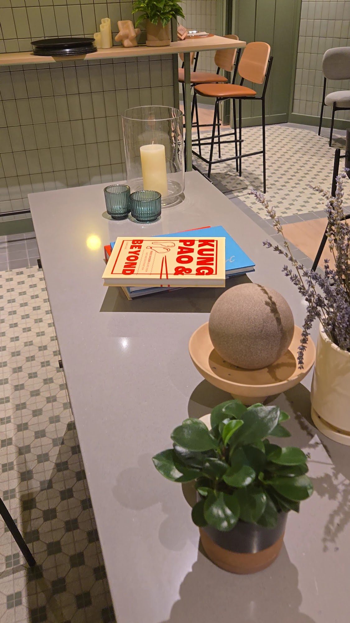 Ying'nFlo, Wesley Admiralty, Hong Kong interior
