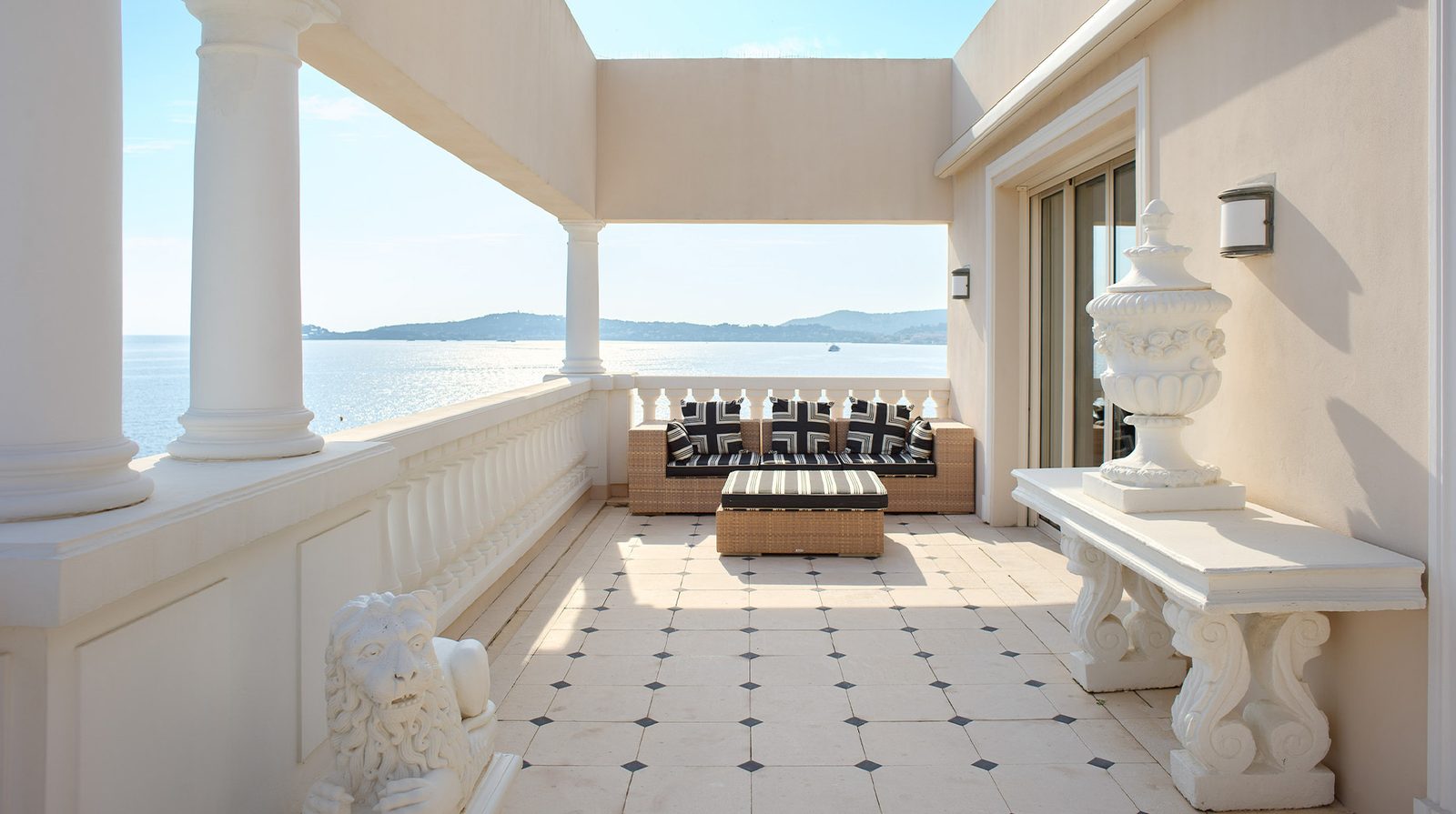 Le Cap Estel interior