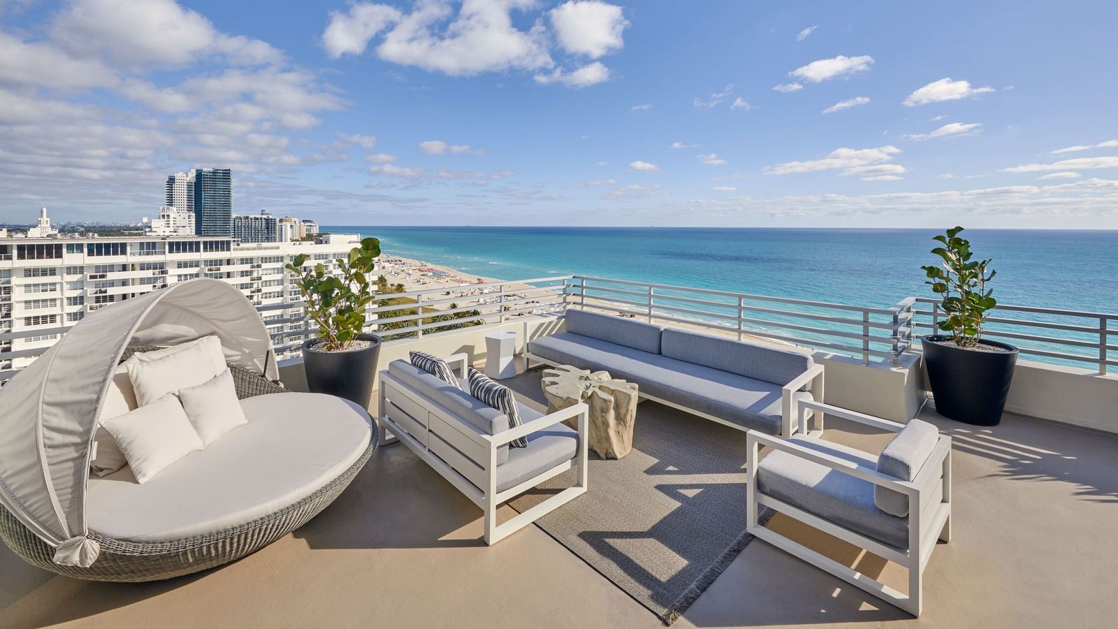 Loews Miami Beach Hotel interior