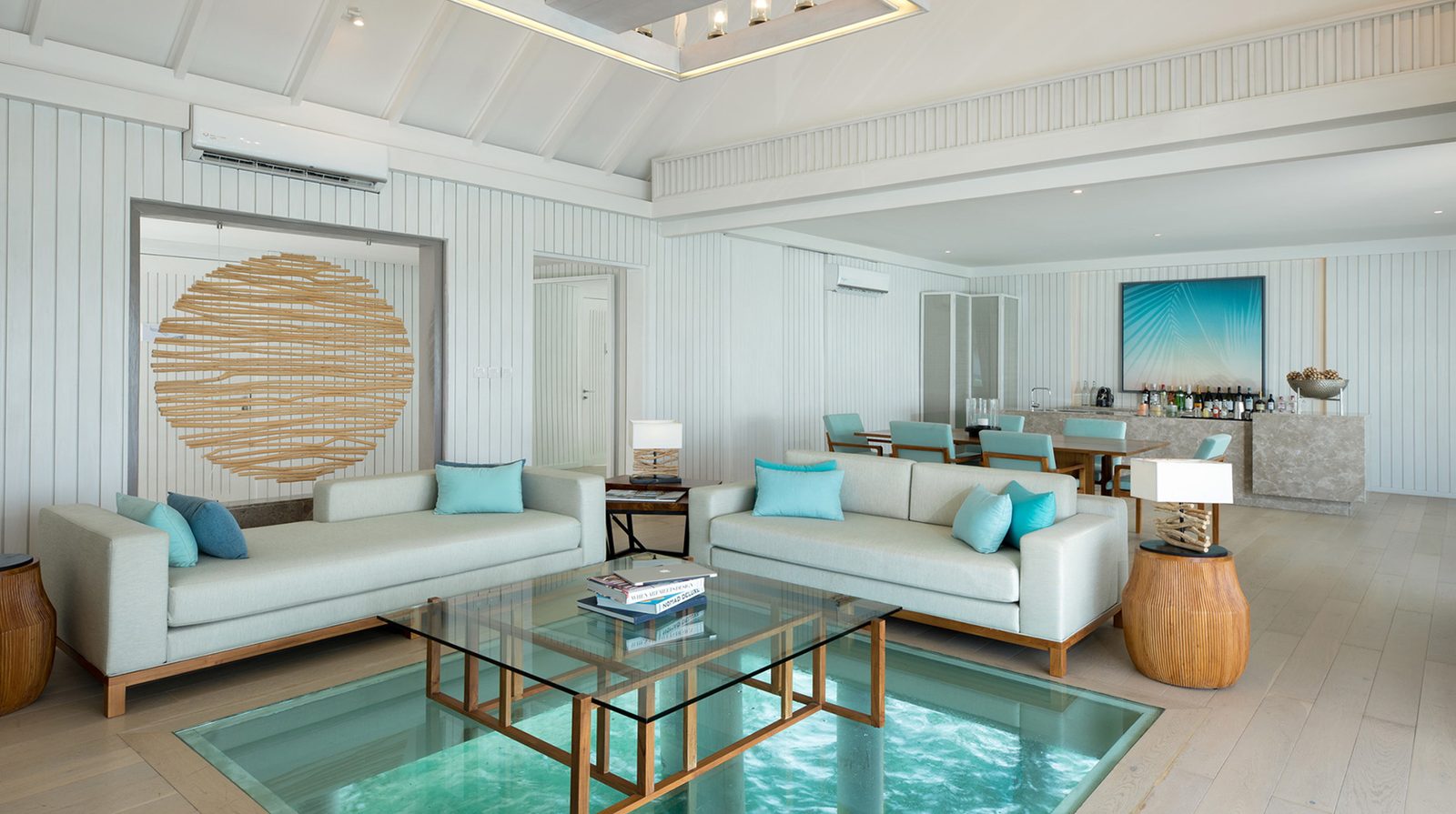LUX* South Ari Atoll interior