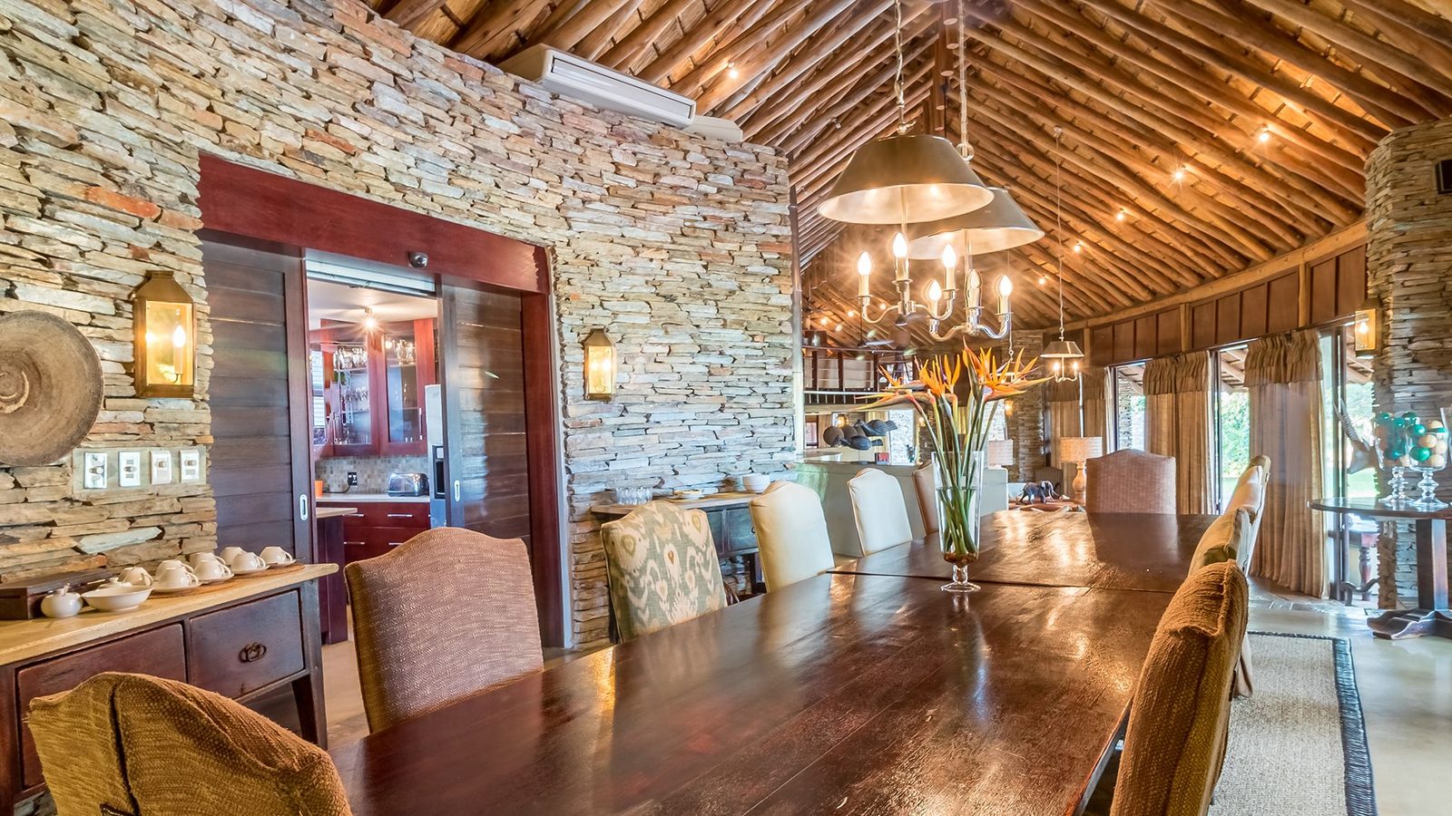 Makanyi Private Game Lodge interior